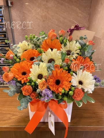 **Sunny** Simple Orange Gerbera Flower Box-Orange and Cream<br>橙色及米色太陽花花盒