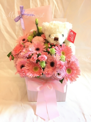 **Adorable** Pink Gerbera with Little White Bear<br>粉色太陽花及白色熊仔花盒