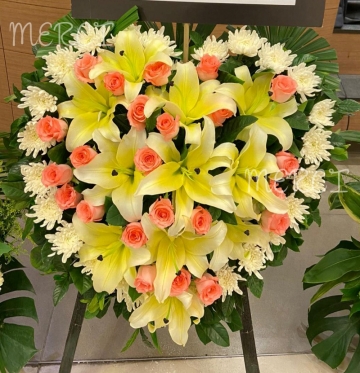**SFWHeartLR01** Lily, Rose Heart Shape Wreath<br>百合花玫瑰花心形花牌