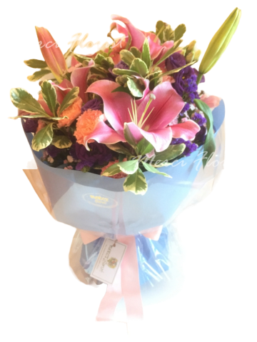 **KBQ44** Lily Carnation Round Bouquet<br>百合康乃馨圓形花束