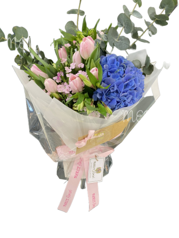 **KBQ0160** Pink Tulip and Blue Hydrangea Round Bouquet<br>粉紅色鬱金香及藍色繡球圓形花束