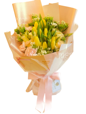 **KBQ0177** Yellow Tulip Long Bouquet<br>黃色鬱金香長形花束